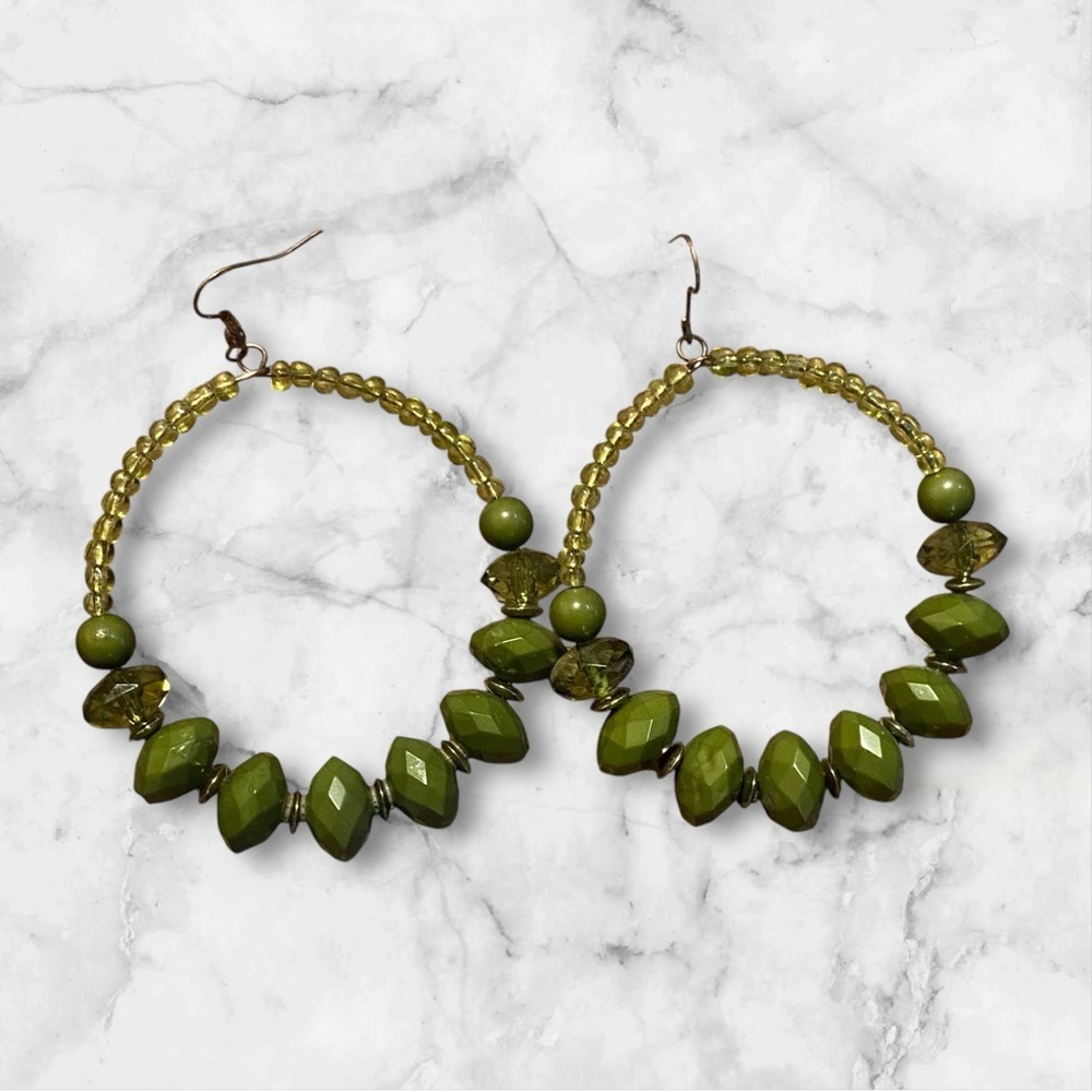 Elegant Green Beaded Earrings - Picture 2 of 4